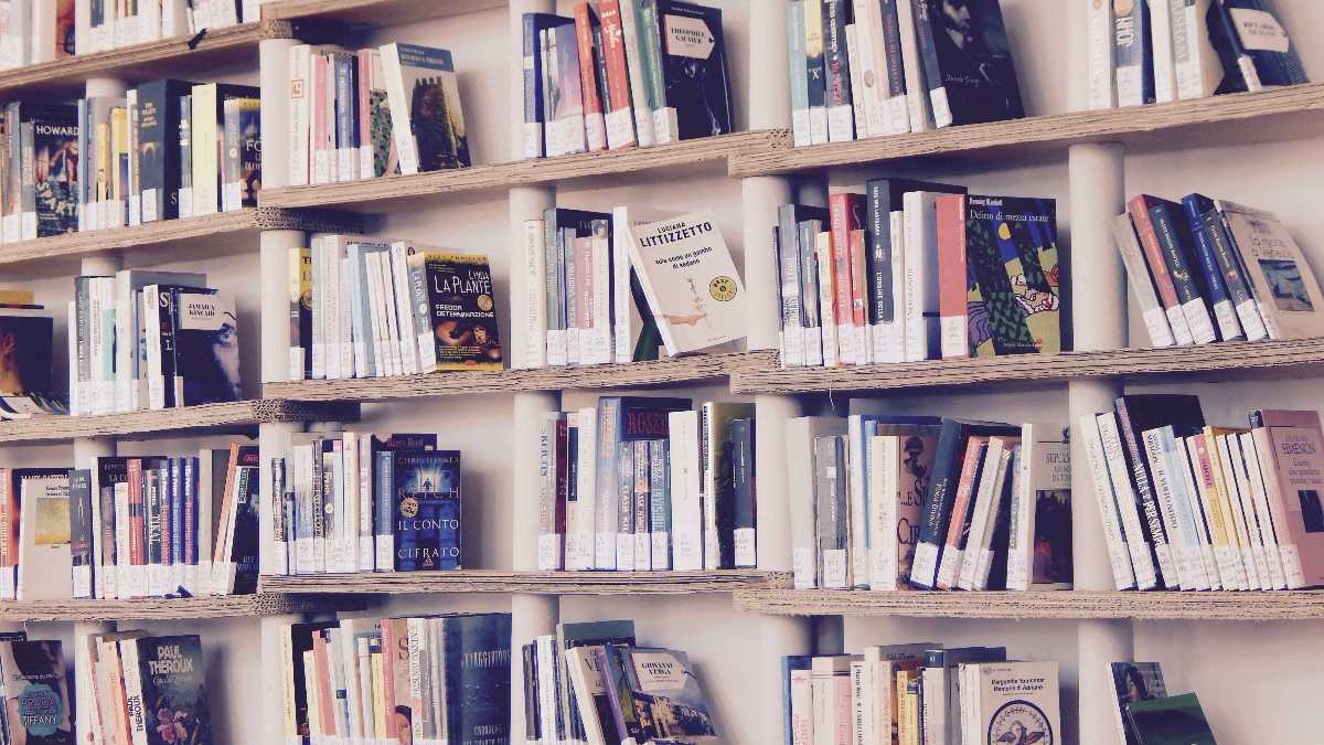 Immagine di Ossessionati dal futuro, abbiamo messo da parte i libri