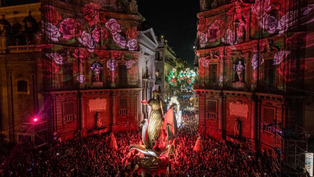 Immagine di A Palermo cantano i mitra e piangono le Santuzze