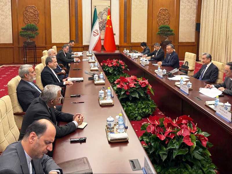 Il ministro degli Esteri cinese Wang Yi incontra il suo omologo iraniano Abbas Araghchi a Pechino il 6 maggio scorso