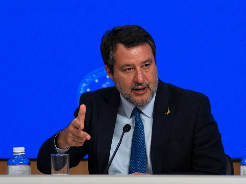 Salvini “prenota” tv e radio locali. Cerca spazi e pressa gli alleati su sicurezza e lavoro
