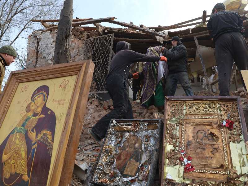 Una chiesa ortodossa in Ucraina colpita da un missile russo