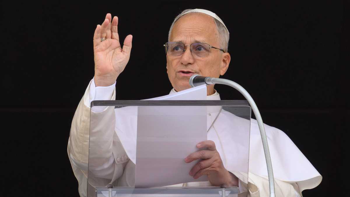 Immagine di Papa Leone va ad Acerra: più che eco-emergenza, “topos” teologico della Chiesa in uscita