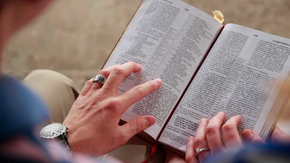 Immagine di Spopola il Biblical eating, che traduce la Bibbia in ricettario