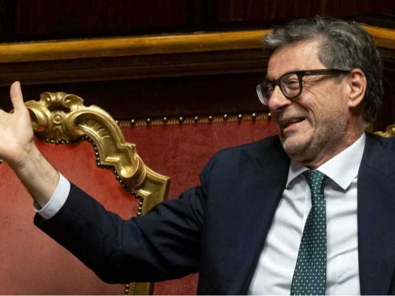 Il ministro dell'Economia Giancarlo Giorgetti (foto Ansa)