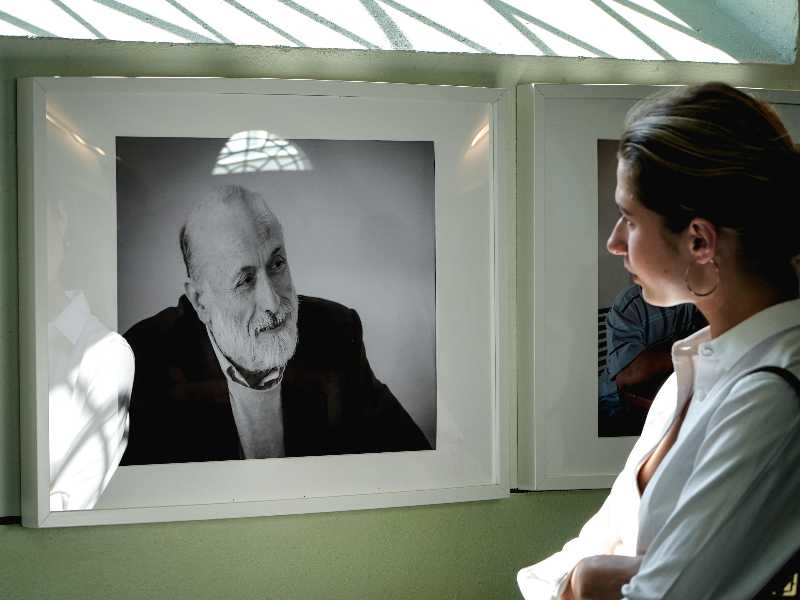 La camera ardente del presidente di Slow Food Carlo Petrini presso la Sala Rossa Agenzia di Pollenzo (Foto ANSA/TINO ROMANO)
