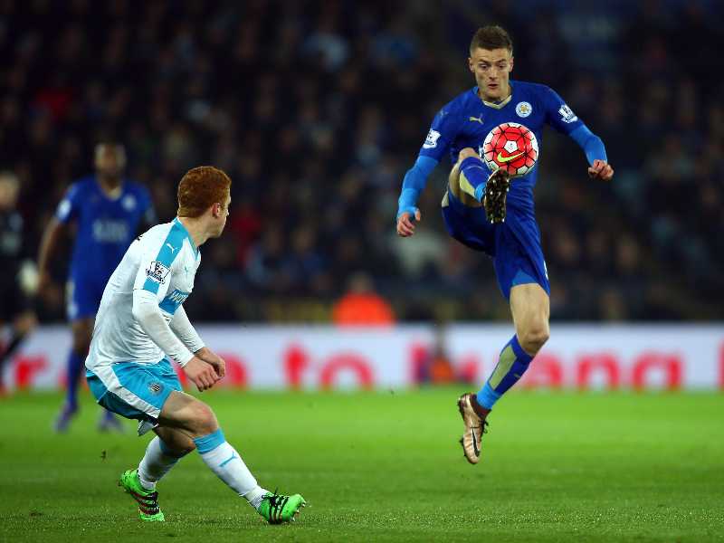 Jamie Vardy con la maglia del Leicester nel 2016 (Foto Ansa)