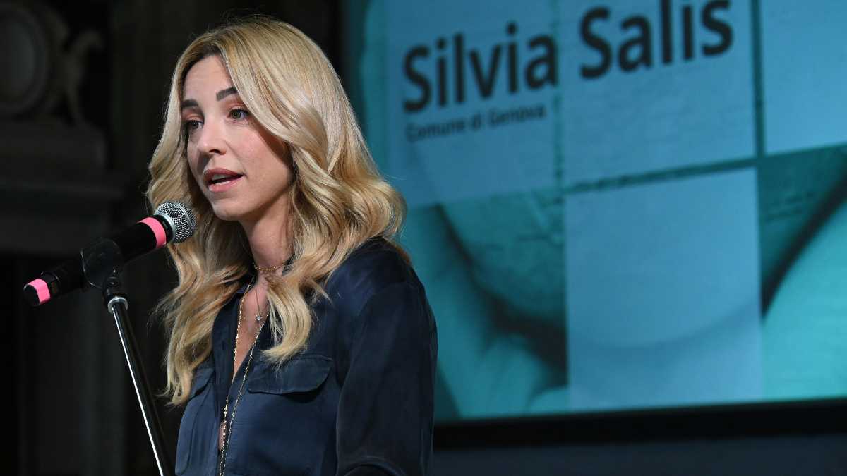 Immagine di Discussione immaginaria tra Schlein, Meloni e Silvia Salis attorno a “La promessa” di Marianna Aprile