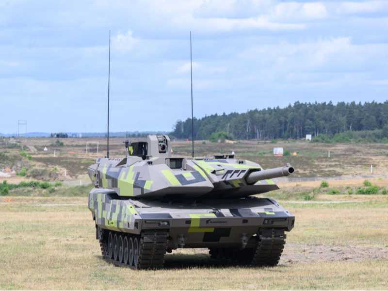 Un prototipo del carro armato KF51 Panther ordinato dall'Italia alla joint venture Leonardo-Rheinmetall (foto Getty Images)