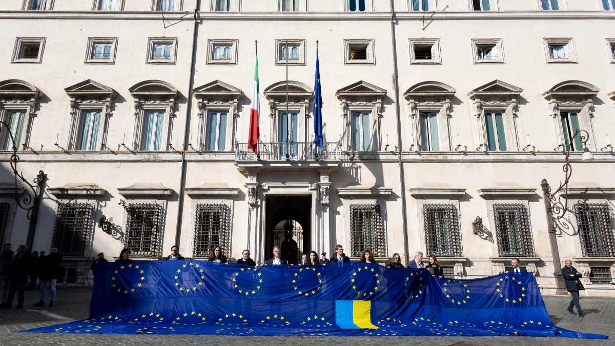 Immagine di Il Pd e il rebus Ucraina: con Kyiv o con Conte?