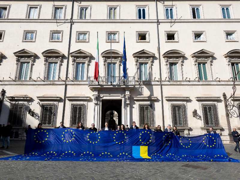 Il Pd e il rebus Ucraina: con Kyiv o con Conte?