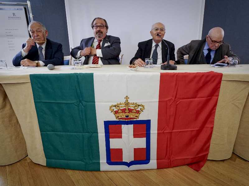 l presidente dell'Unione monarchica italiana, Alessando Sacchi (il secondo da sinistra) (Foto ANSA)