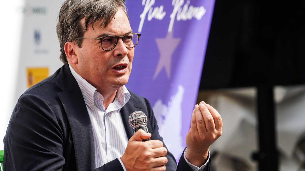 Immagine di Enzo Amendola: “Meloni fa vincere il green deal. Fitto? Sposta i carri di Mussolini”