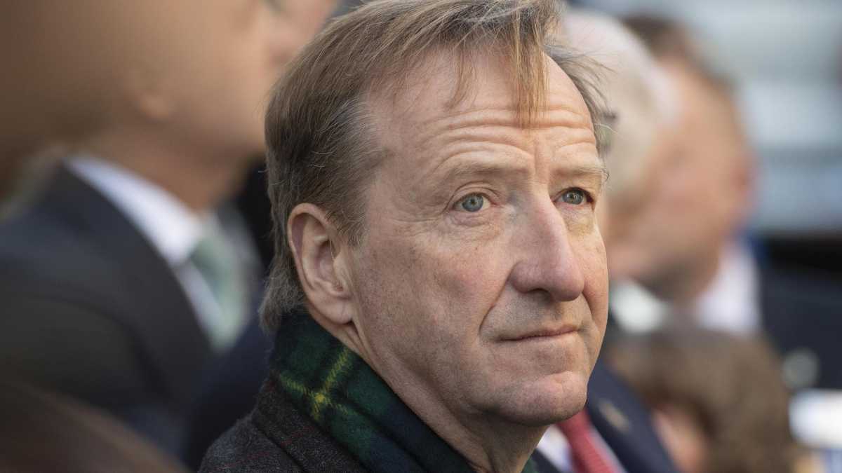 Immagine di Alex Younger, lo 007 con la curiosità intellettuale come bussola