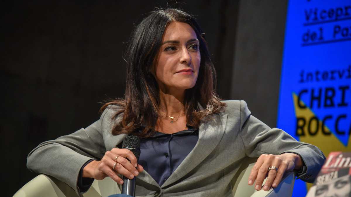 Immagine di Picierno contesa dopo l'addio al Pd. Calenda e Marattin: "Speriamo di lavorare insieme"