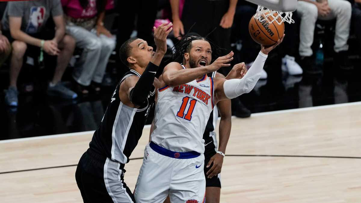 Immagine di Alle Nba Finals Brunson vince la prima sfida con Wembanyama