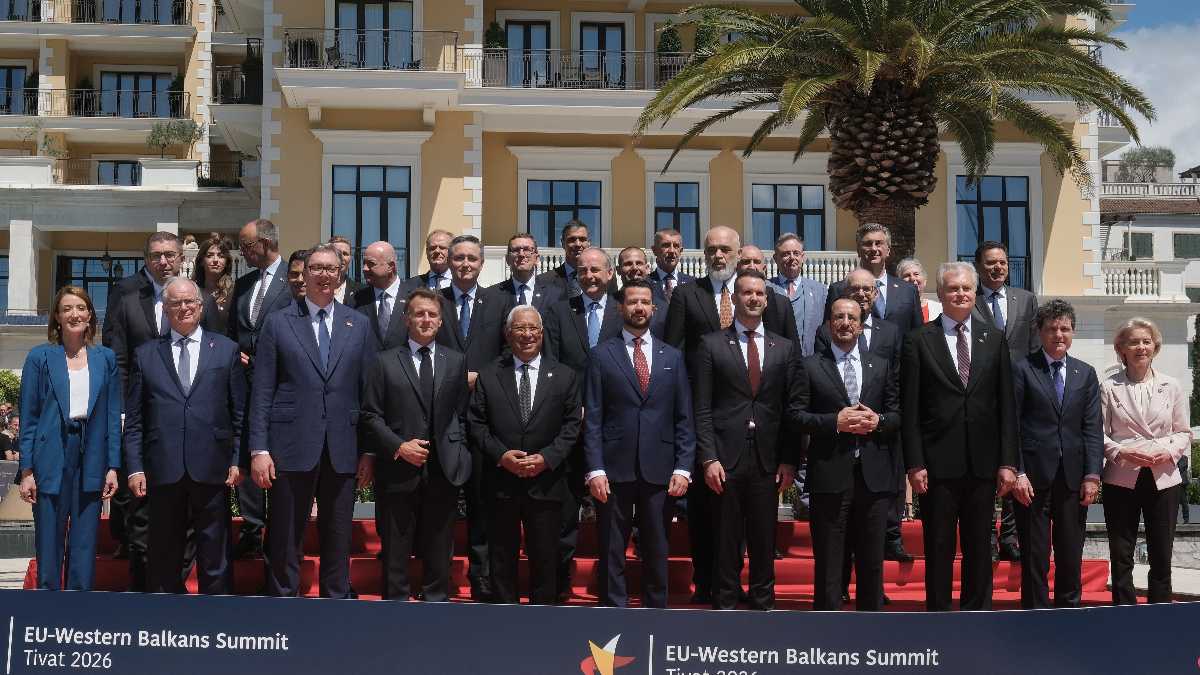 Immagine di Meloni a Reggio Calabria, salta il vertice Balcani-Ue in Montenegro. La polemica