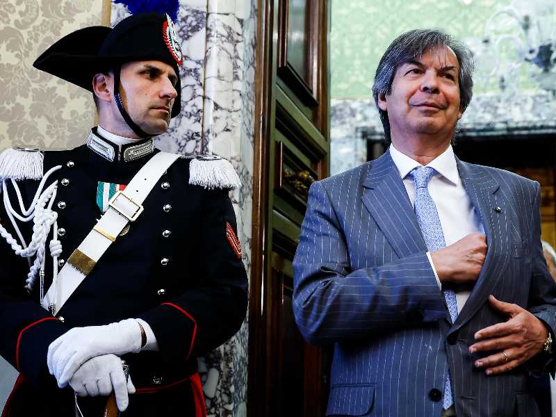 Intesa prova il game set match su Mps