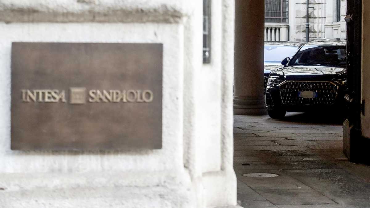 Immagine di Intesa mette la freccia su Mps: offerta da 30,6 miliardi