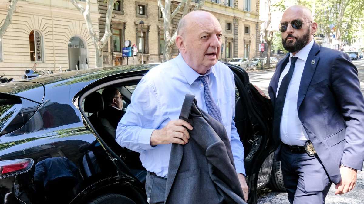 Immagine di Contrappassi ministeriali: il ministero dell'Ambiente e i batteri Legionella nelle tubature. Chiusure e profilassi