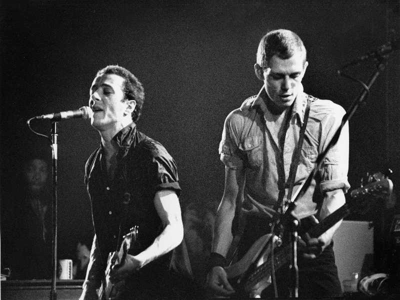 Joe Strummer e Paul Simonon dei Clash a Londra nel 1980. (David Corio/Michael Ochs Archives/Getty Images)