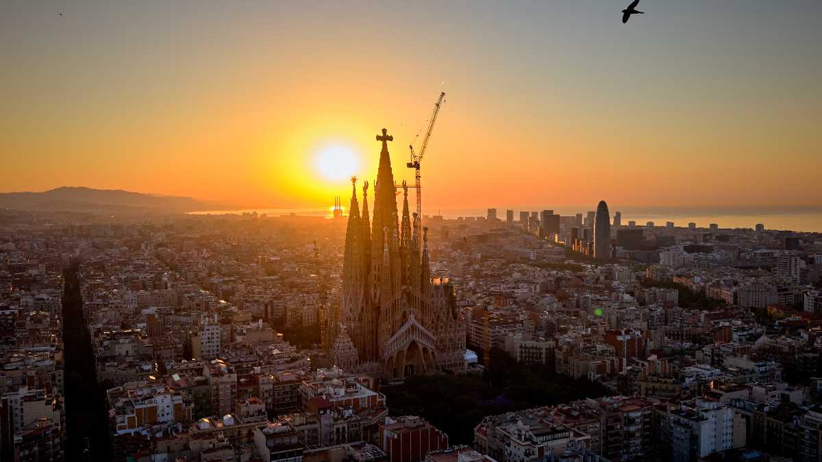Immagine di Oggi Papa Leone XIV inaugura l'elemento che fa della Sagrada família la chiesa più alta del mondo