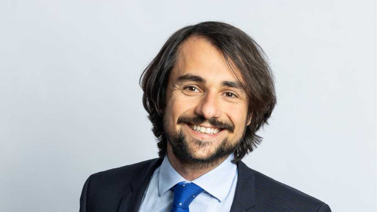 Immagine di Schlein esulta, ma il nuovo sindaco di Agrigento è un ex No vax amico di Dibba