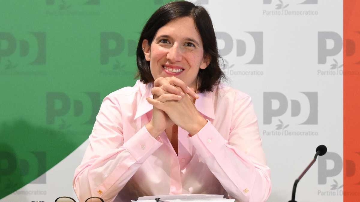 Immagine di Schlein è pro Kyiv: il segnale ai riformisti. Conte: “Noi diversi dal Pd”