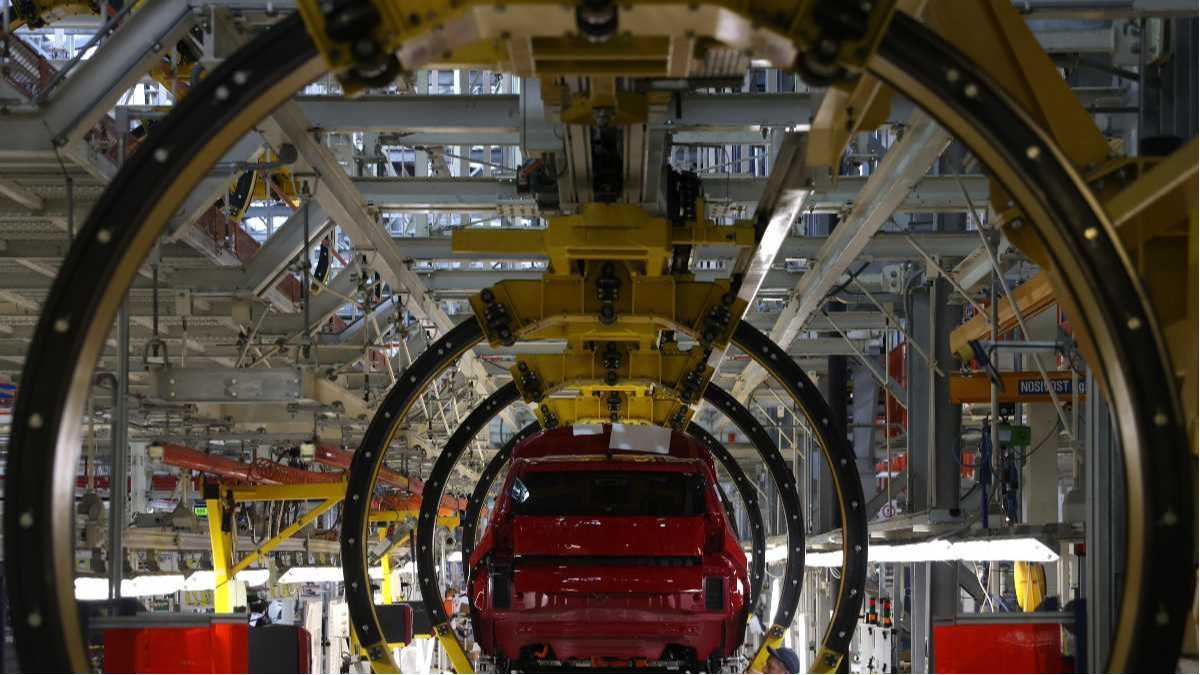 Immagine di L’industria italiana cresce per il terzo mese di seguito, spinta dall’auto