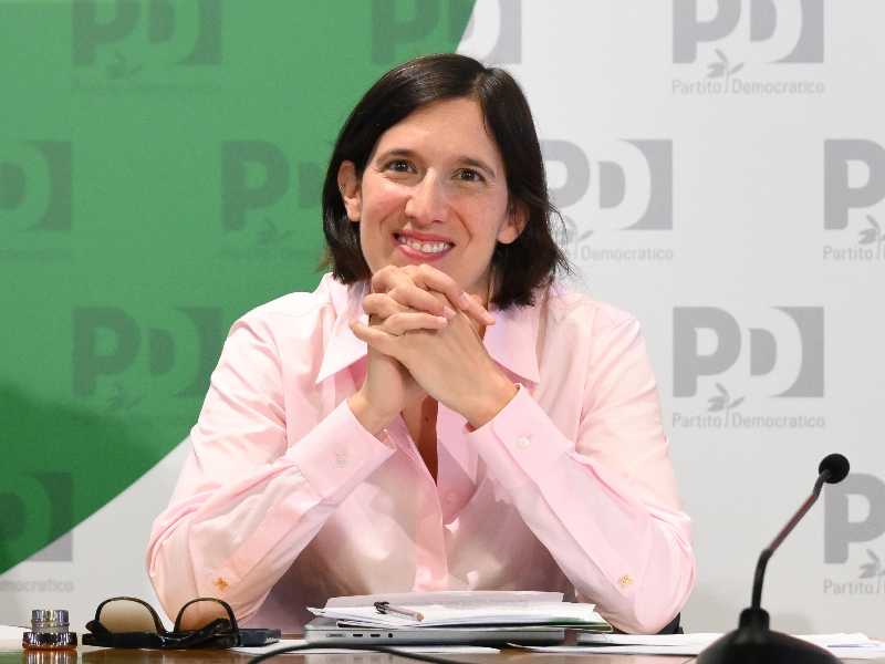 Schlein è pro Kyiv: il segnale ai riformisti. Conte: “Noi diversi dal Pd”