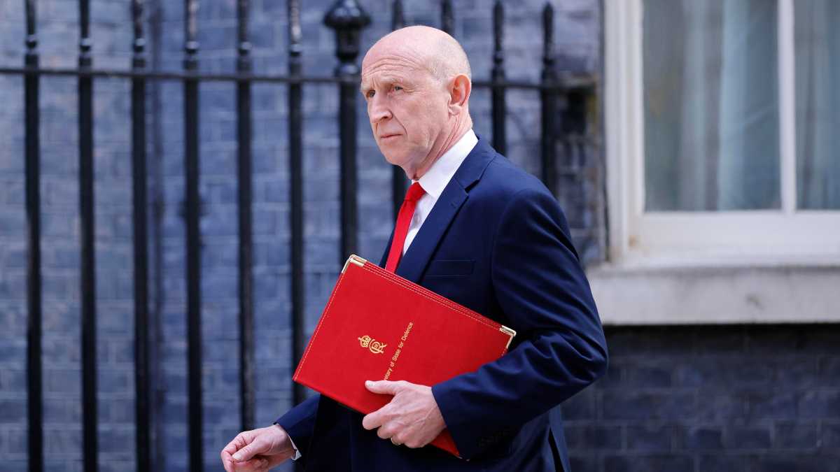 Immagine di Si dimette il ministro della Difesa inglese perché la spesa per la difesa non è all’altezza delle minacce