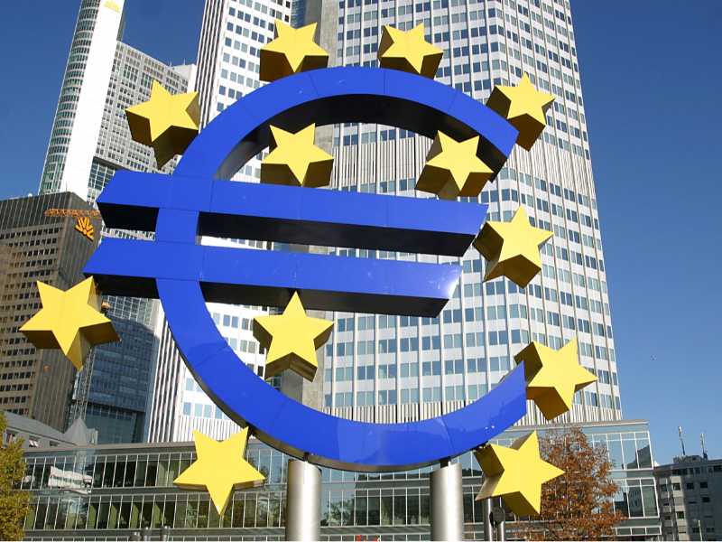 Particolare dell'Eurotower a Francoforte (foto LaPresse)