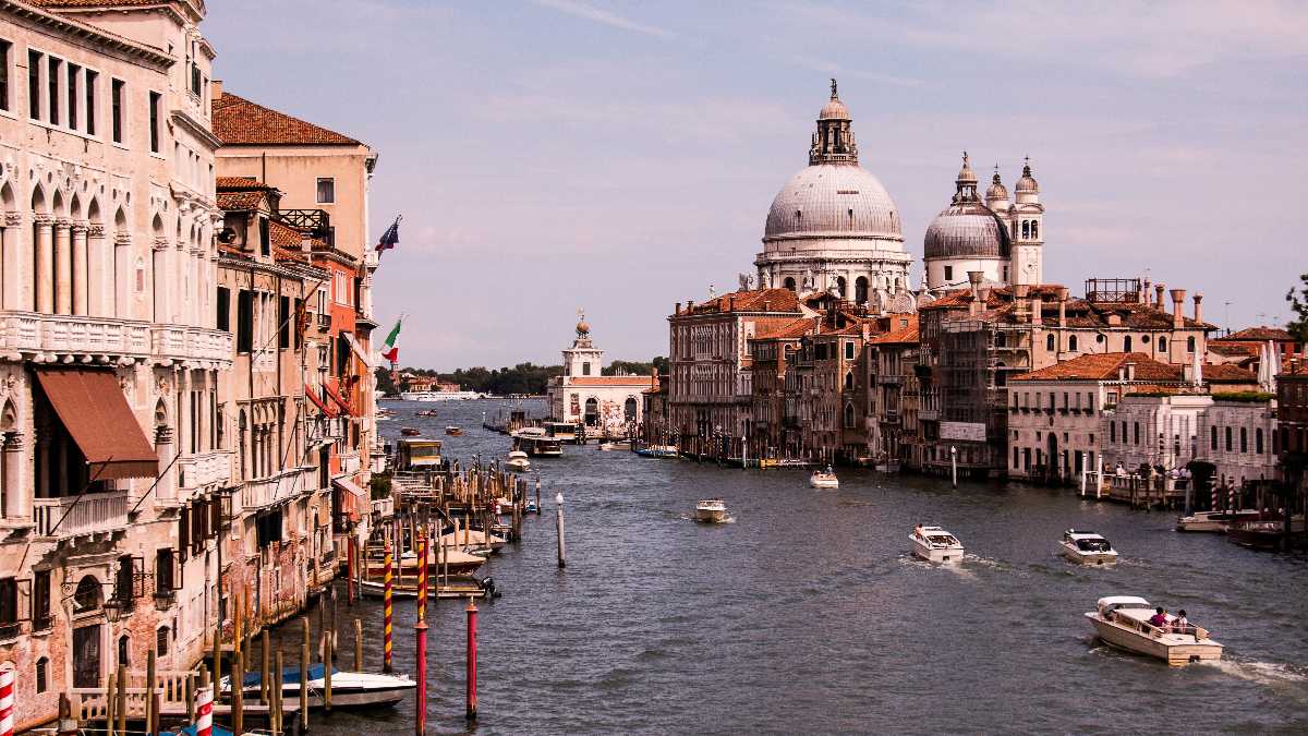 Immagine di Venezia e le sue maschere. Gli ultimi giorni dell’umanità, un secolo dopo