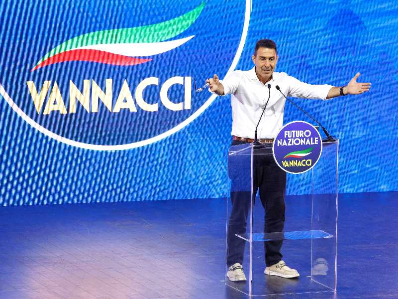 Vannacci chiude l'assemblea costituente di Fn a Roma: "Il femminicidio non esiste"