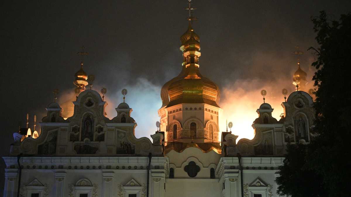 Immagine di La Russia a Kyiv ha colpito la lavra delle Grotte e simboli della cultura. Non è la prima volta
