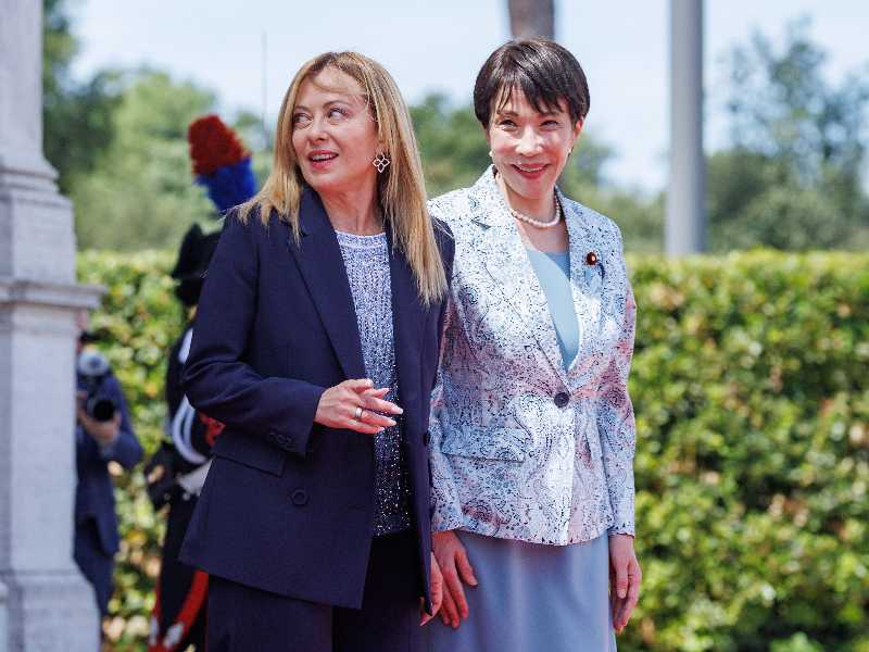 Abbracci e affari, la scommessa italiana della premier giapponese